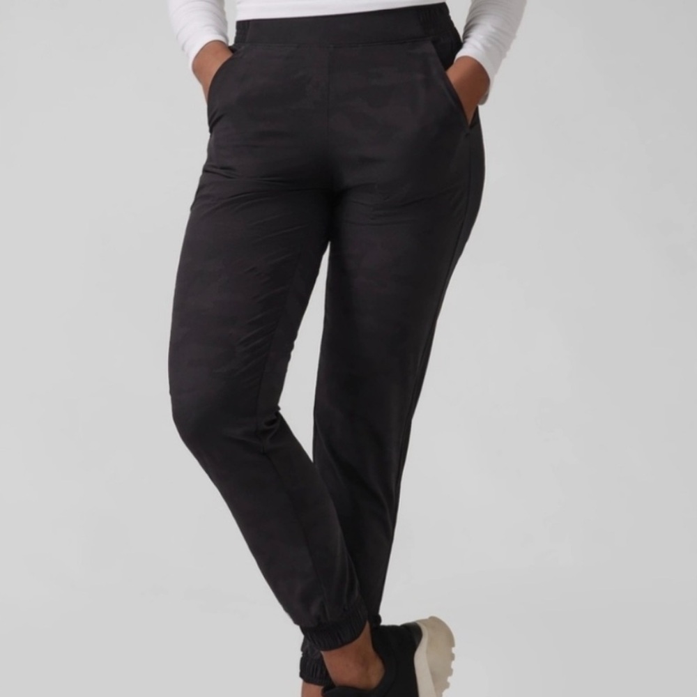Athleta Black Camo Lined Joggers Size 8
